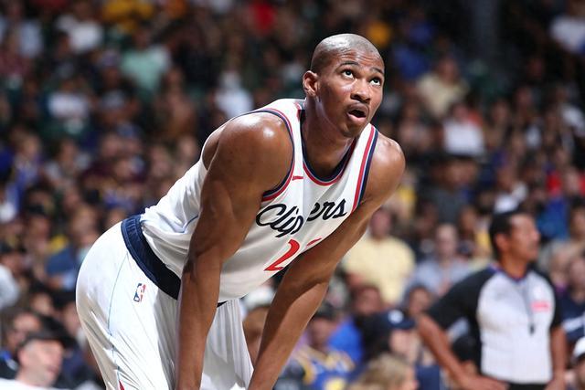 琼阿梅尼晒照观看NBA总决赛，配了多个头顶冒火表情包